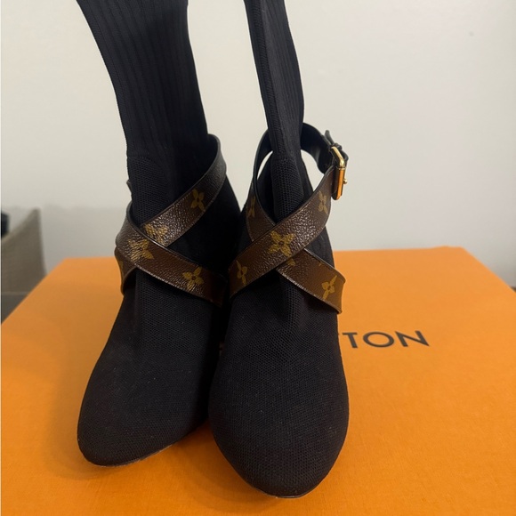 Authentic Louis Vuitton Black ankle boots - Picture 1 of 4